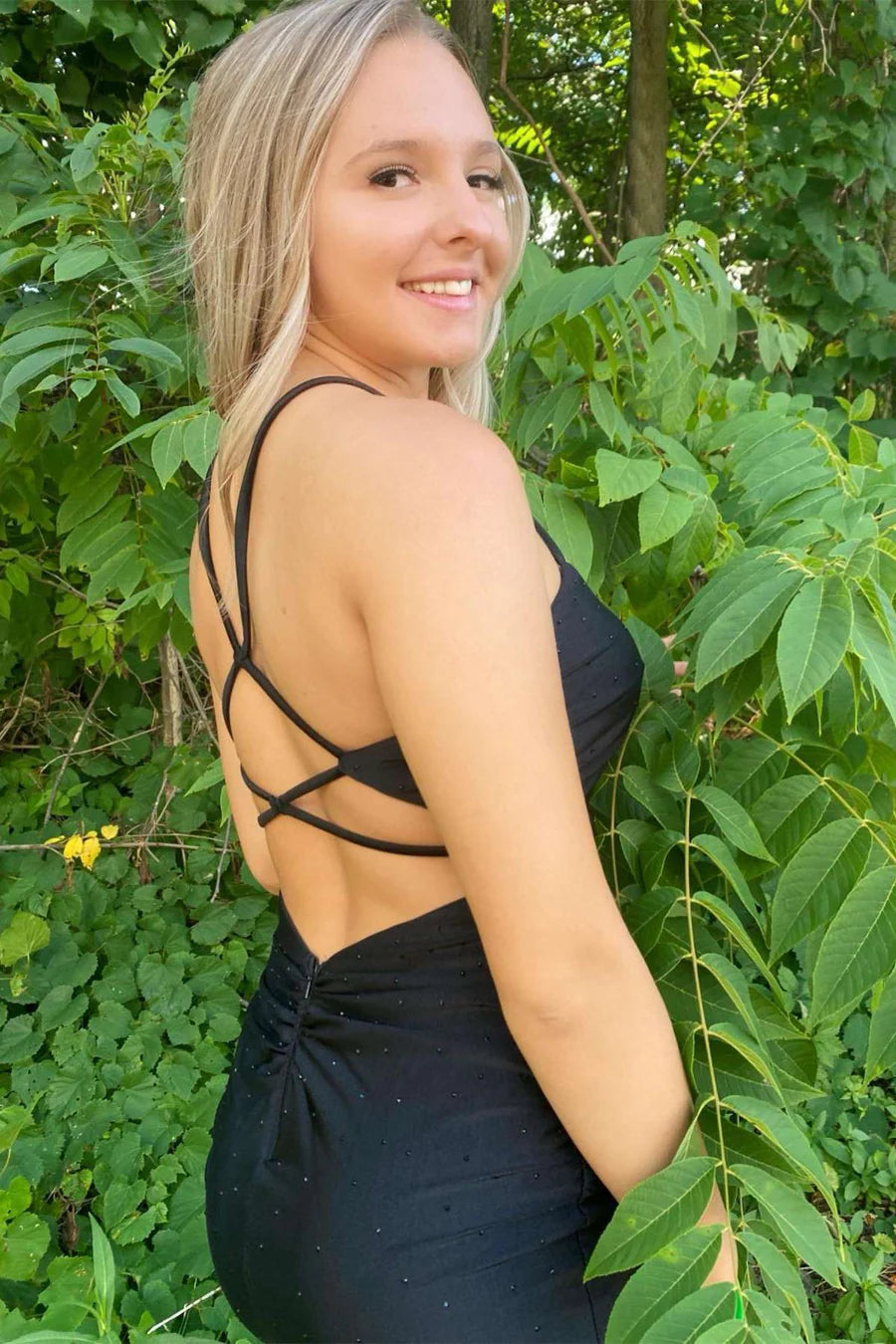 Vestido corto con cordones para el regreso a casa